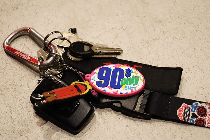 OSSANTHEHOOD keychain (90s)