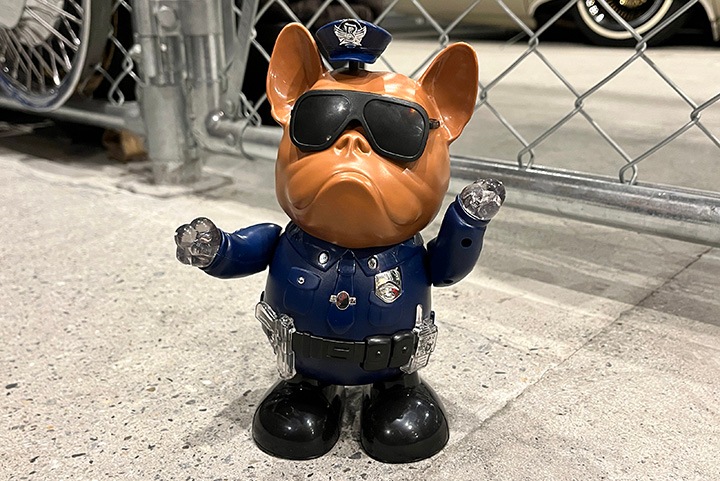 DOG POLICE moving toy