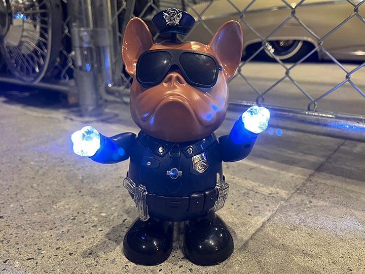 DOG POLICE moving toy