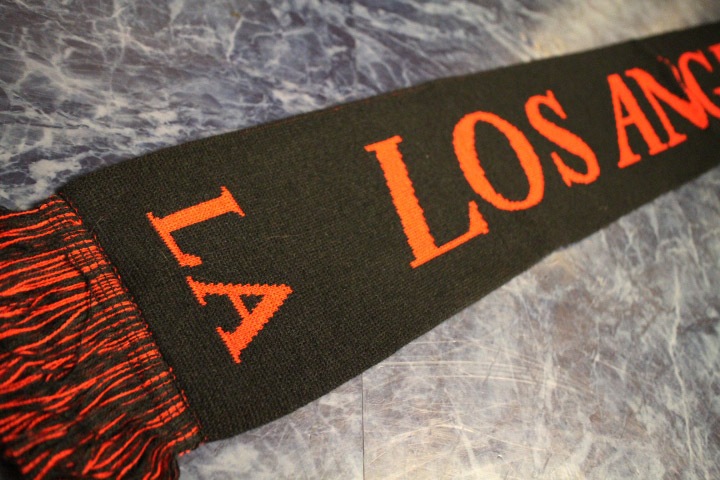 LOS ANGELES LA scarf �ޥե顼 / black&red
