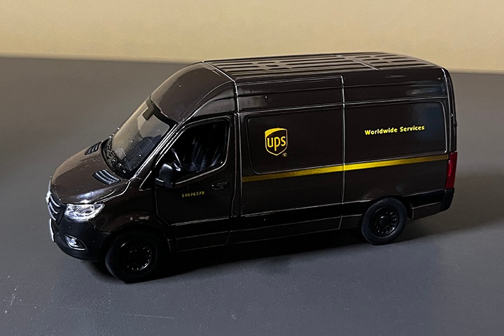 MERCEDES UPS sprinter die cast van 