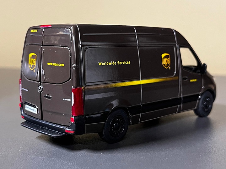 MERCEDES UPS sprinter die cast van 