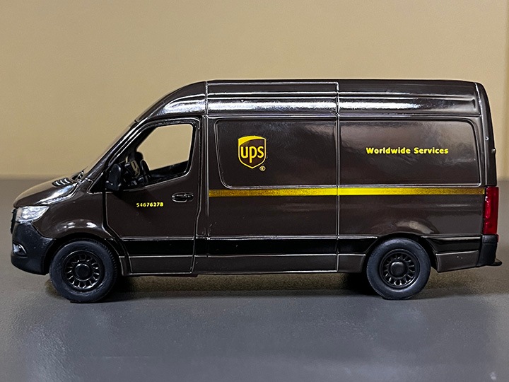 MERCEDES UPS sprinter die cast van 