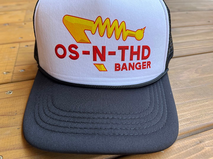 OSSANTHEHOOD mesh trucker cap (banger) white & black