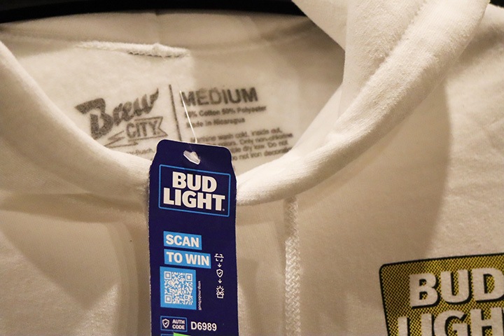 BUD LIGHT official pullover hoodie / white
