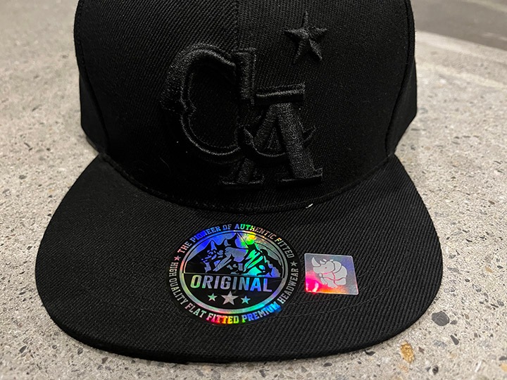 California logo snapback cap / black with black