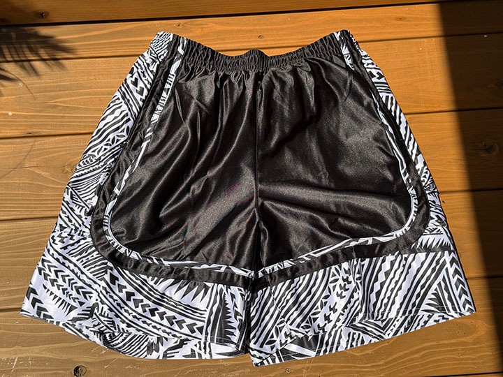 Hawaiian tribal basket shorts / black x white