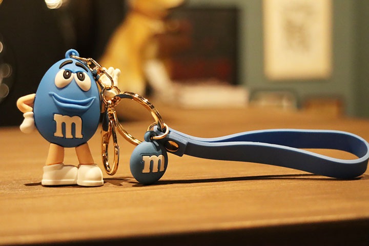 M & M pvc keychain / blue