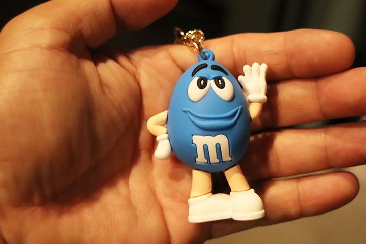 M & M pvc keychain / blue
