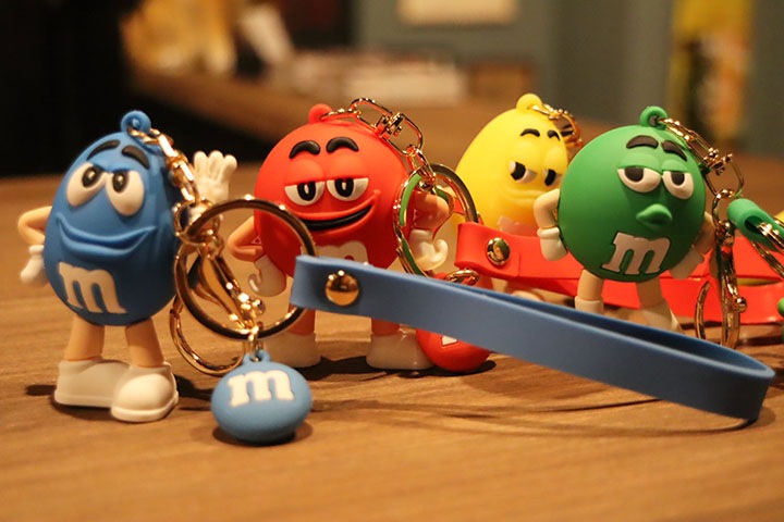 M & M pvc keychain / blue