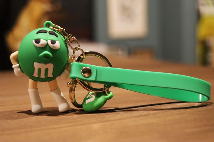 M & M pvc keychain / green