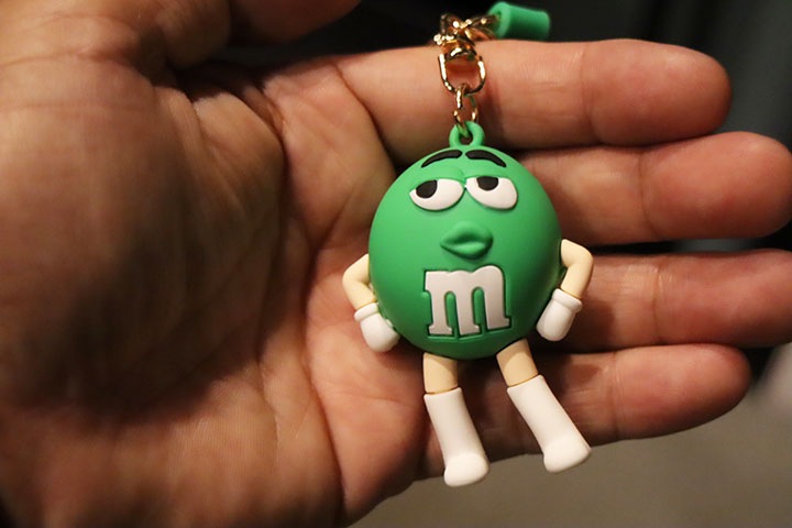 M & M pvc keychain / green
