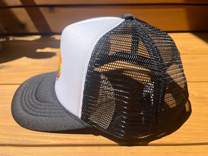 BENJIE ESCOBAR mesh tracker cap (bass) white