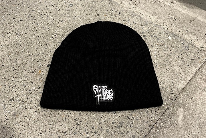 NICETY "SINCE NINETY THREE" short beanie / black