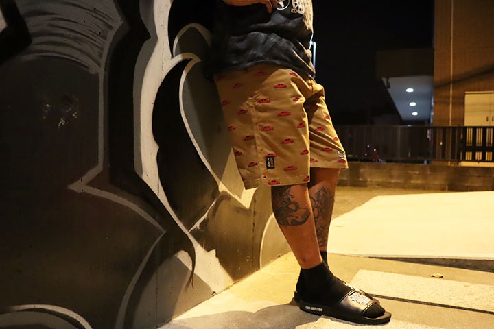 OSSANTHEHOOD cotton twill short pants  (red car) / khaki