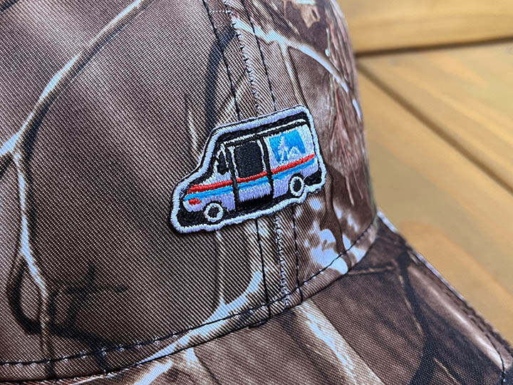 OSSANTHEHOOD curved visor cap (postal) / tree camo