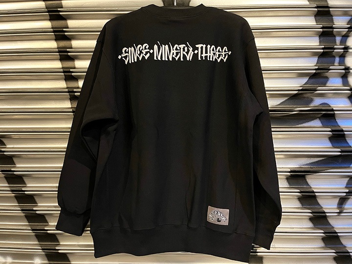 "SINCE NINETY THREE" chenille crewneck sweat / black