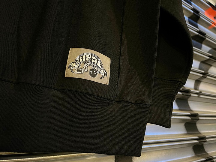 "SINCE NINETY THREE" chenille crewneck sweat / black