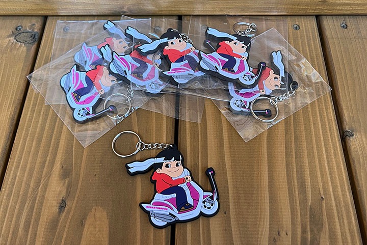 OSSANTHEHOOD pvc keychain (Courr���ges) / white pink