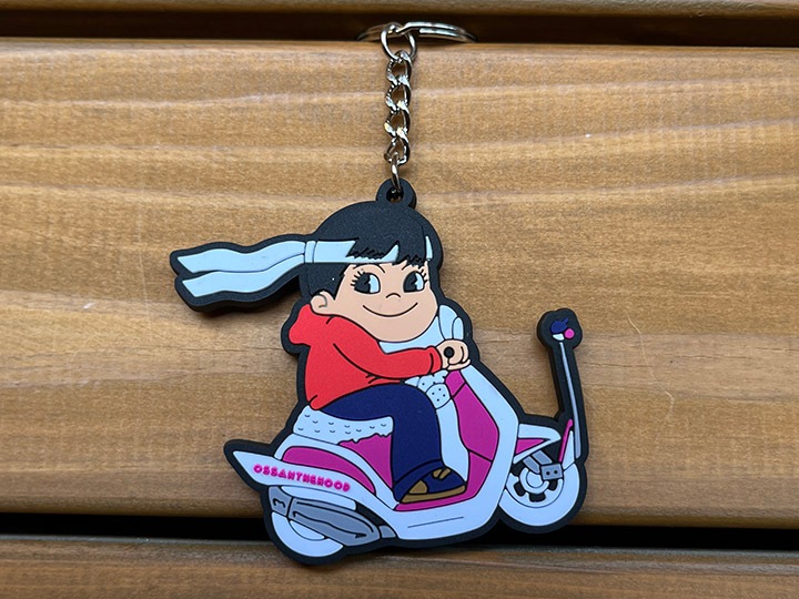 OSSANTHEHOOD pvc keychain (Courr���ges) / white pink