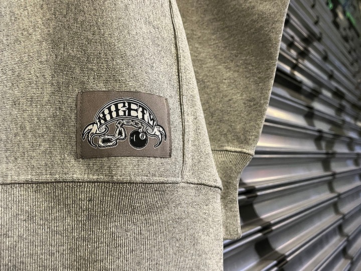 "SINCE NINETY THREE" chenille crewneck sweat / gray