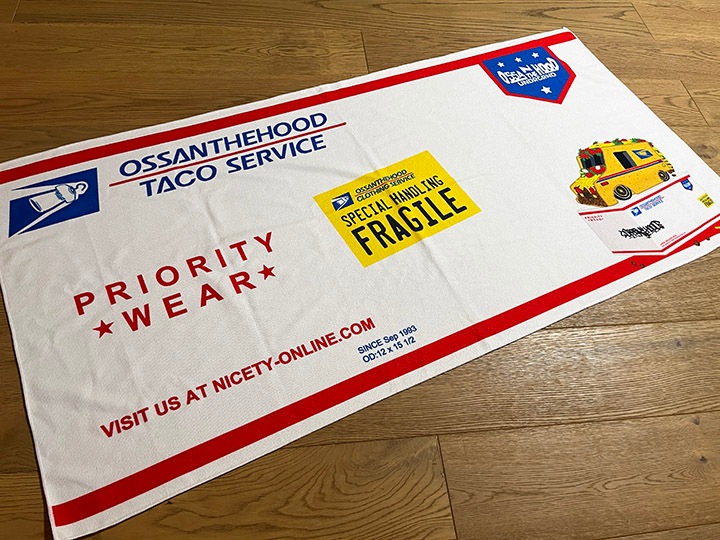 OSSANTHEHOOD beach towel (postal) / white