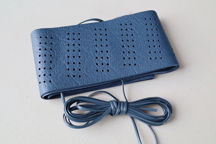 soft grip steering wheel cover / blue