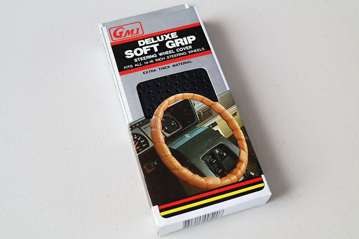 soft grip steering wheel cover / black