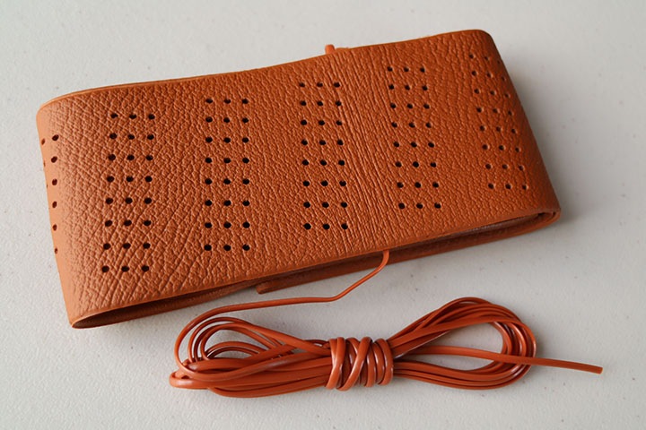 soft grip steering wheel cover / brown