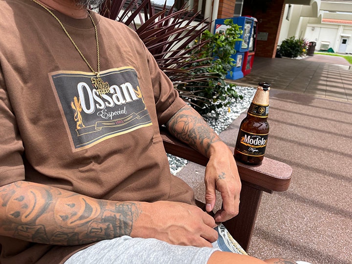 OSSANTHEHOOD Tshirt (negra) / white