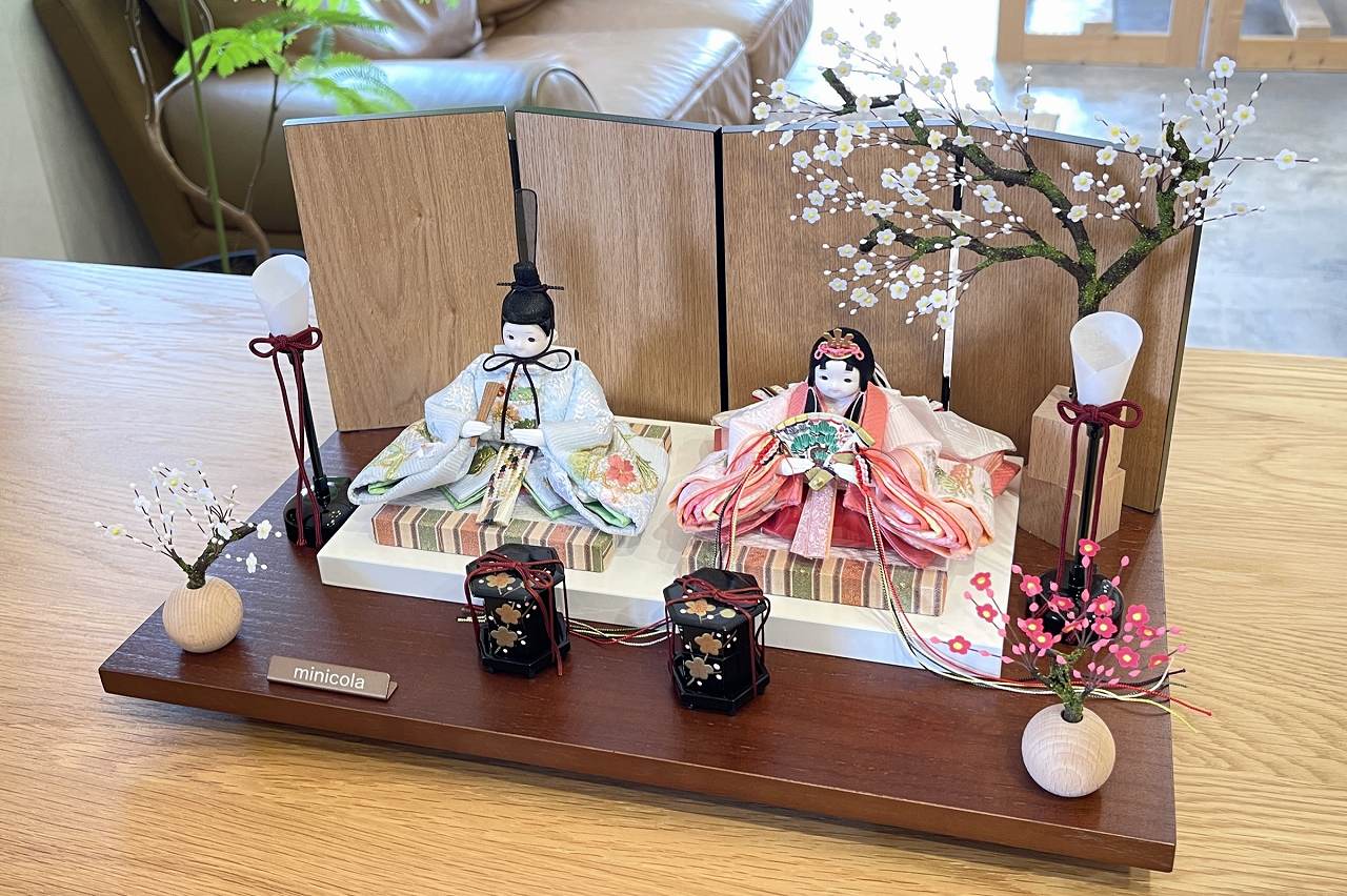 coco舞（まい）衣裳着親王飾り雛人形 高岡塗台 木屏風 | 飾り台