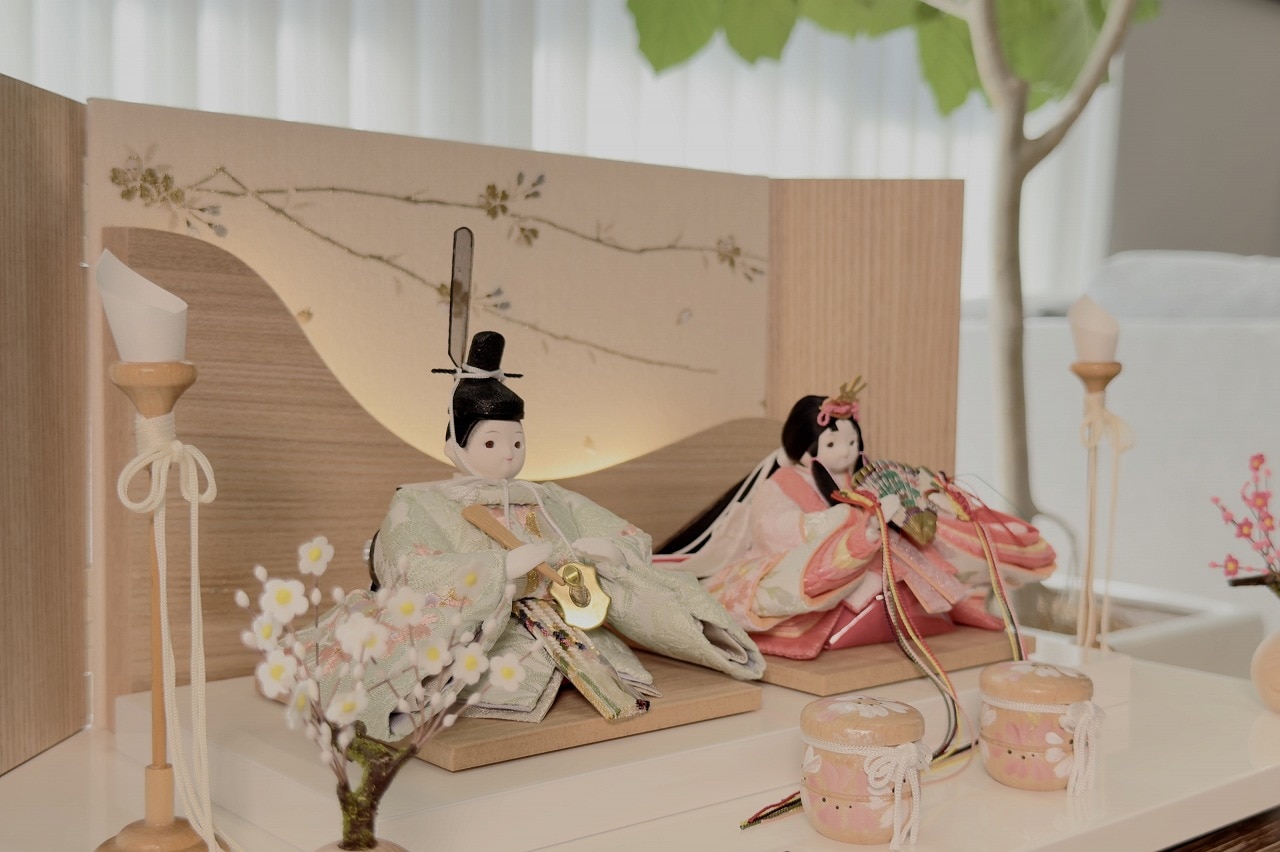 coco栞（しおり）衣裳着親王飾り雛人形 高岡塗台 デライト屏風 | 飾り
