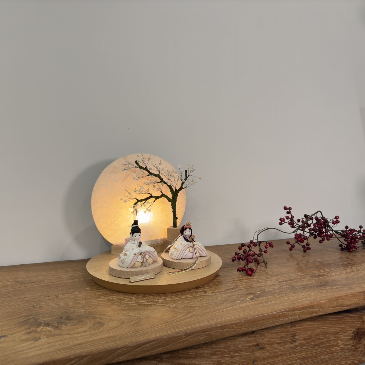 rico結愛（ゆあ）木目込み親王飾り雛人形 丸木台 雪花丸型照明 | 飾り