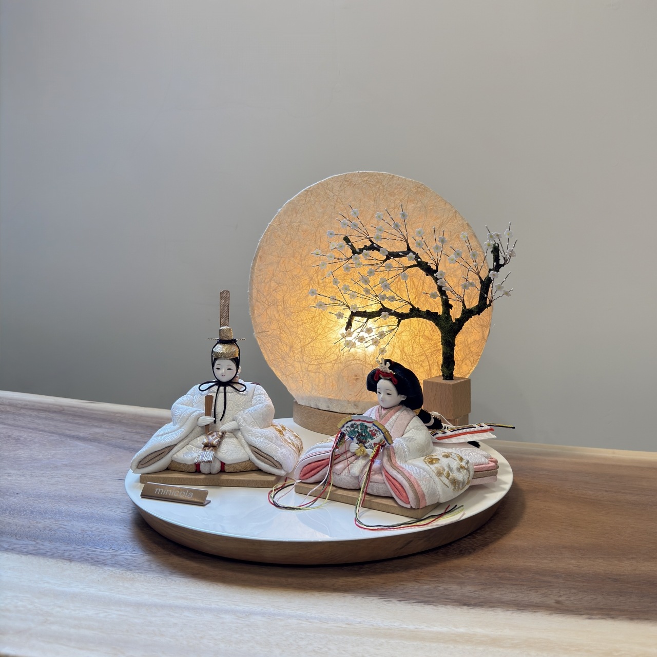 rico-粋-さくら 木目込み親王飾り雛人形 白丸木台 雪花丸型照明 | 飾り