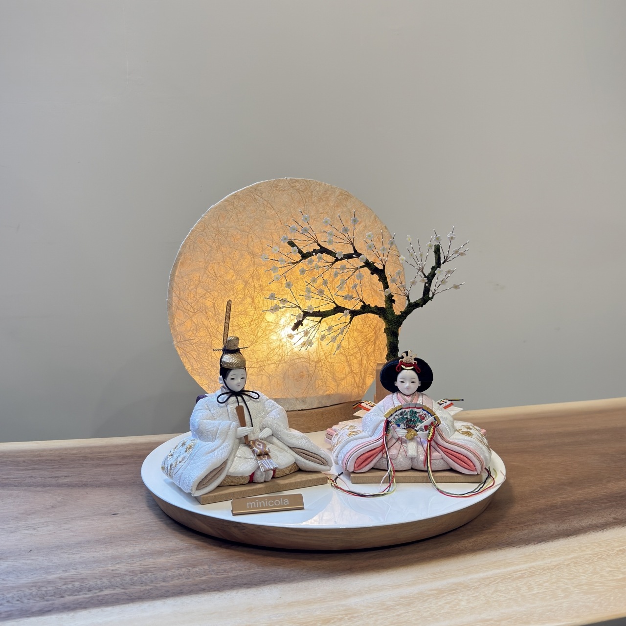 rico-粋-さくら 木目込み親王飾り雛人形 白丸木台 雪花丸型照明 | 飾り