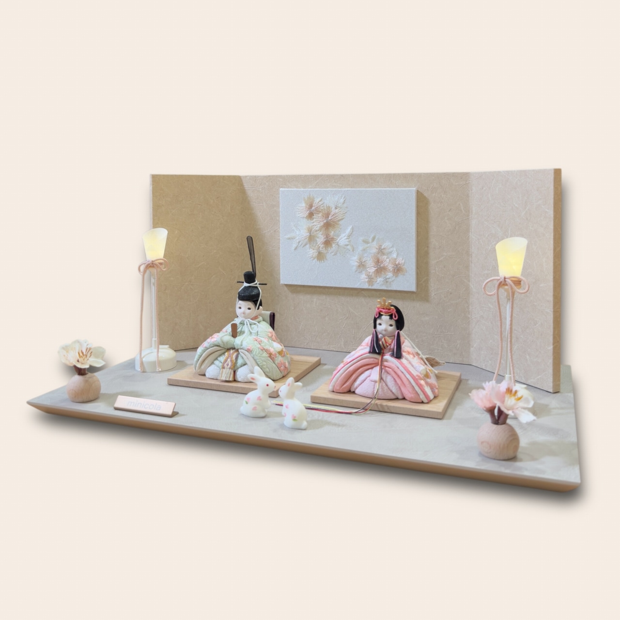 rico紗香（さやか）木目込み親王飾り雛人形 ぺブルグレー台 亜麻色桜