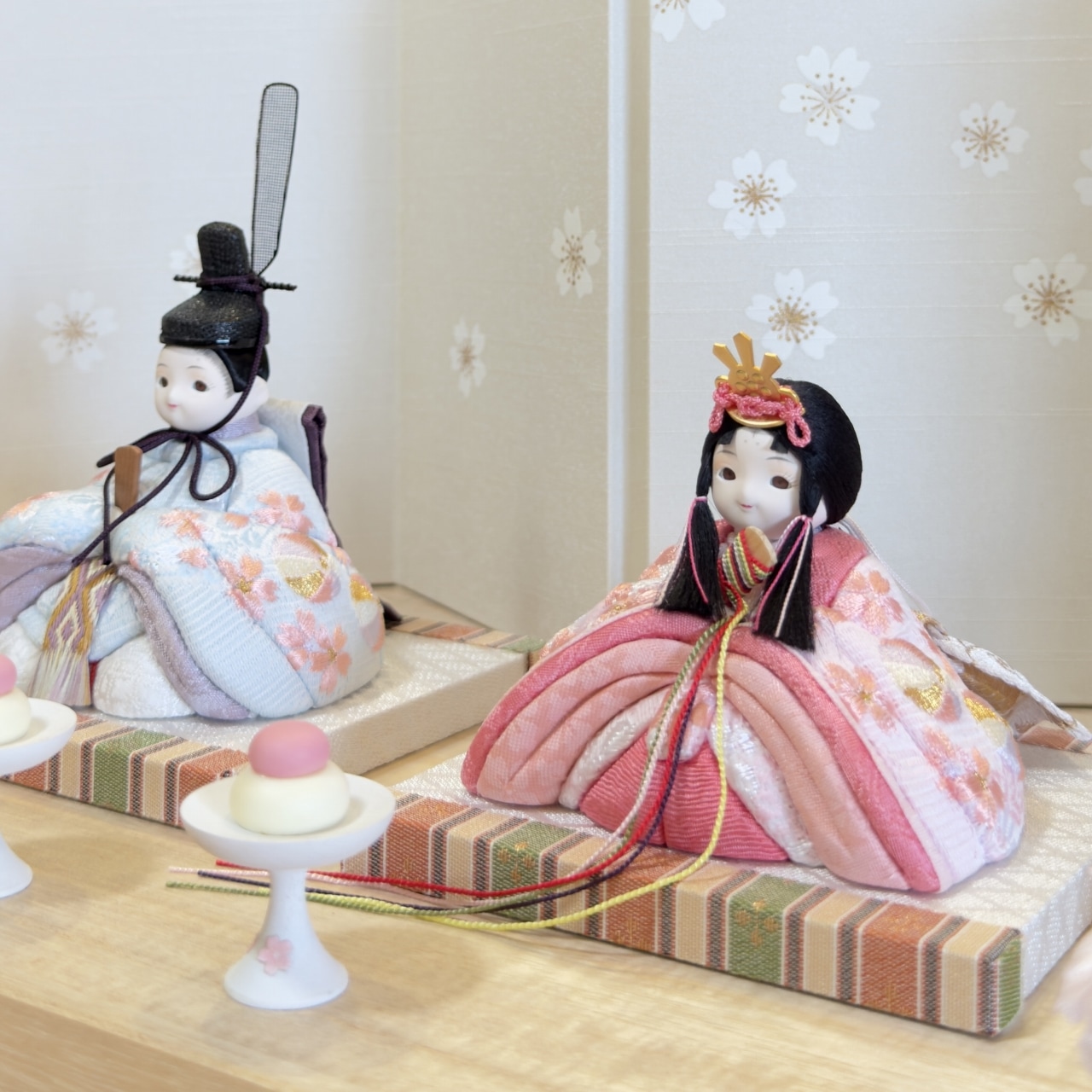 rico沙羅（さら）木目込み親王飾り雛人形 木台 白布地に小桜屏風