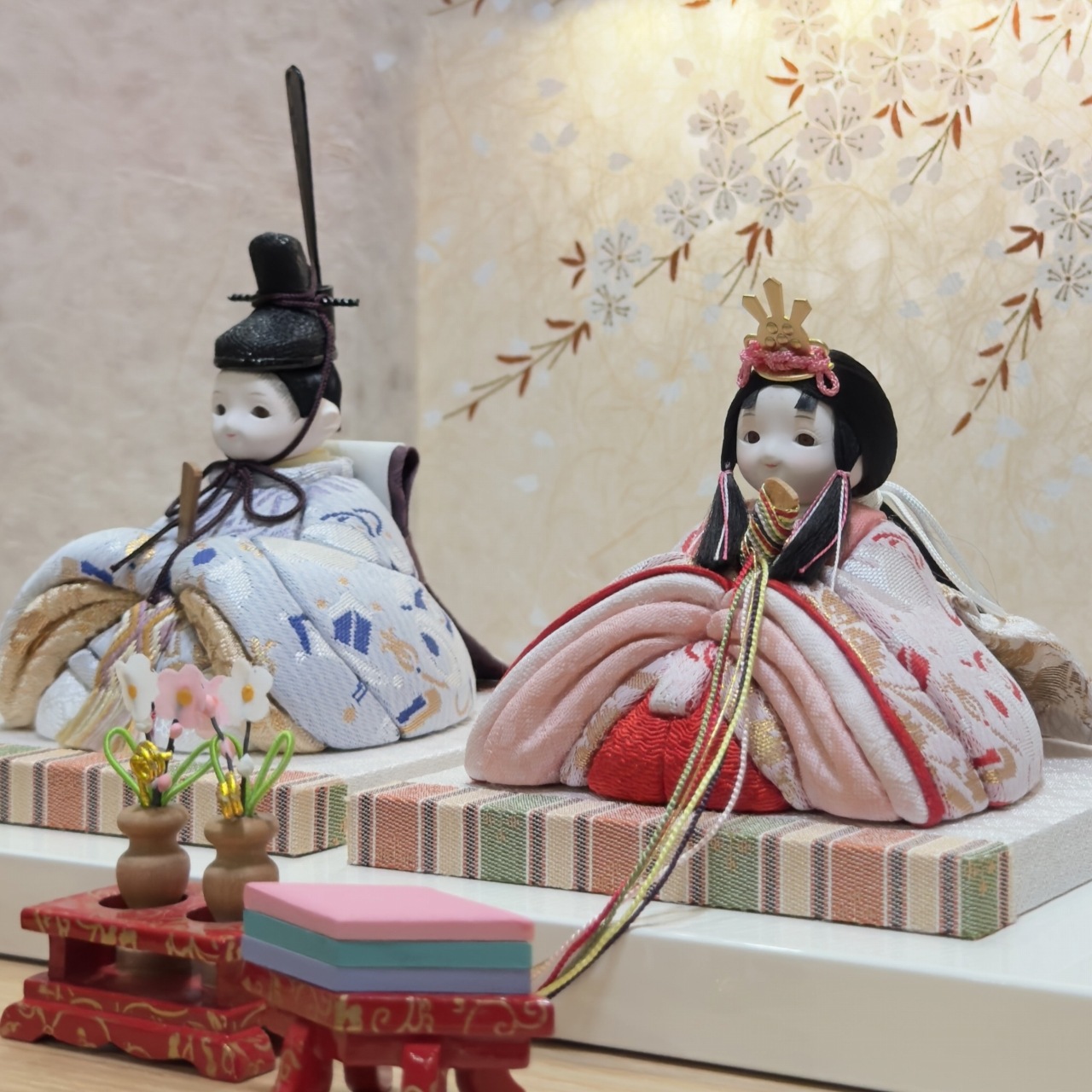 rico麗奈（れな）木目込み親王飾り雛人形 高岡塗台 しだれ桜屏風