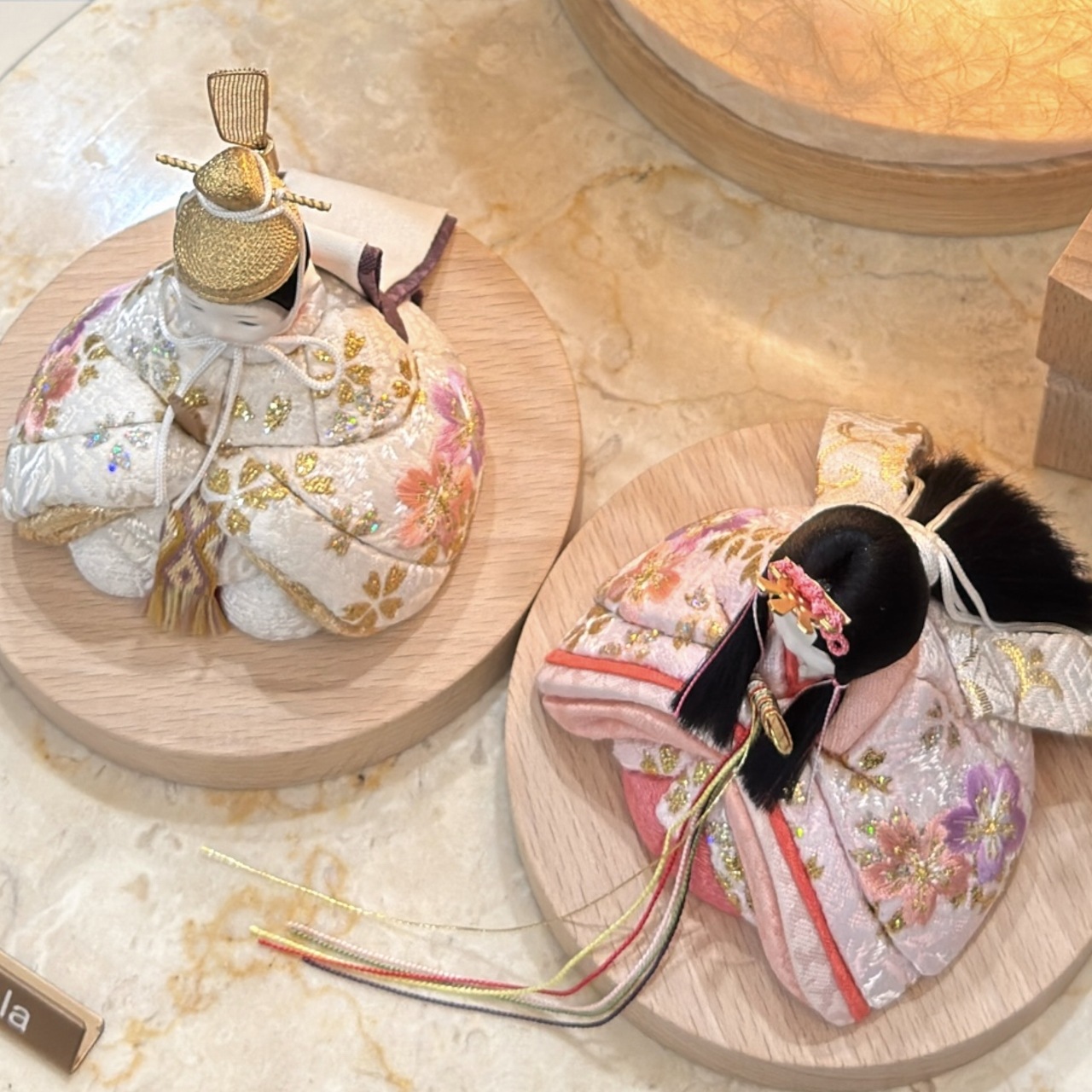 rico美優（みゆ）木目込み親王飾り雛人形 マーブル台 雪花丸型照明