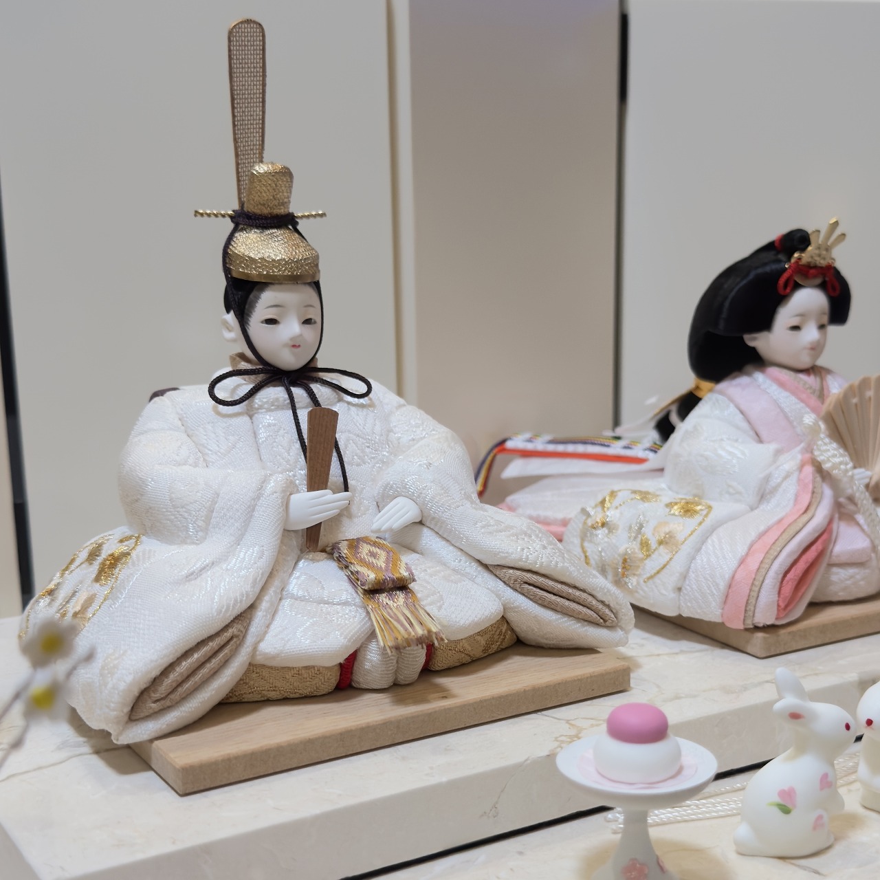 rico-粋-さくら 木目込み親王飾り雛人形 マーブルレクタステップ台