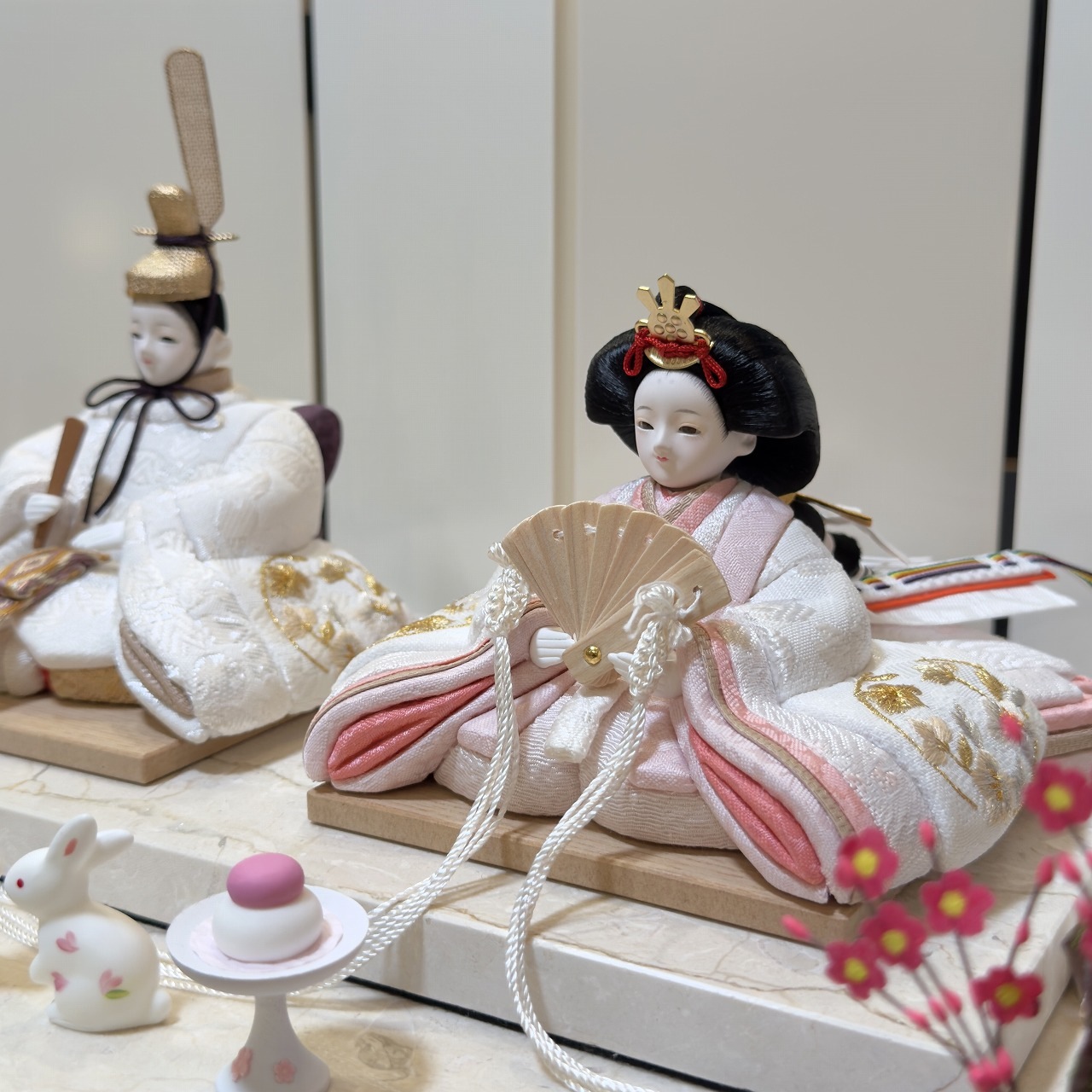 rico-粋-さくら 木目込み親王飾り雛人形 マーブルレクタステップ台