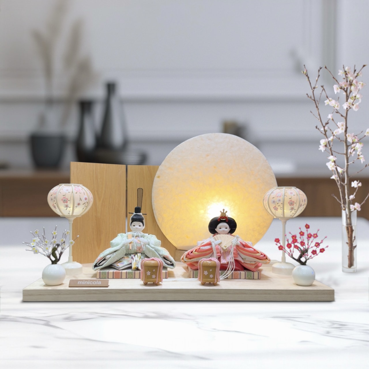 coco栞（しおり）衣裳着親王飾り雛人形 木台 雪花丸型照明×木