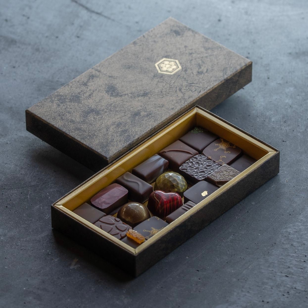 ボンボンショコラ 18種類アソート | Assort | NICO chocolaterie
