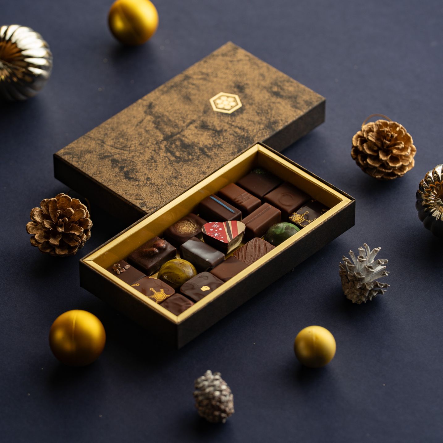 【ホリデーシーズン限定】ボンボンショコラ18種アソート