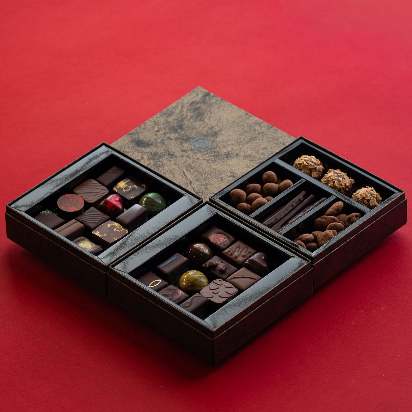 【バレンタイン予約専用】ボンボンショコラとプラリネット3段アソート