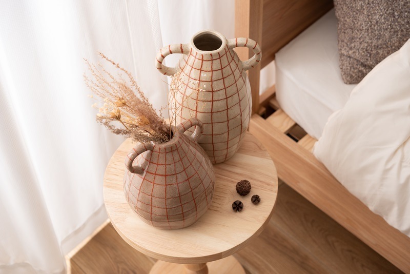 北欧感じる温かいぽってりフラワーベース/取っ手付き【２９センチ】