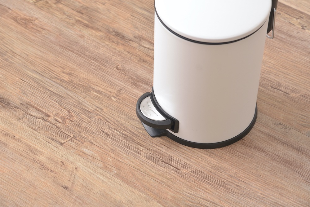 「トラッシュカン」マット仕上げの塗装が上品なシンプルなぺダル式ゴミ箱・ダストボックス
