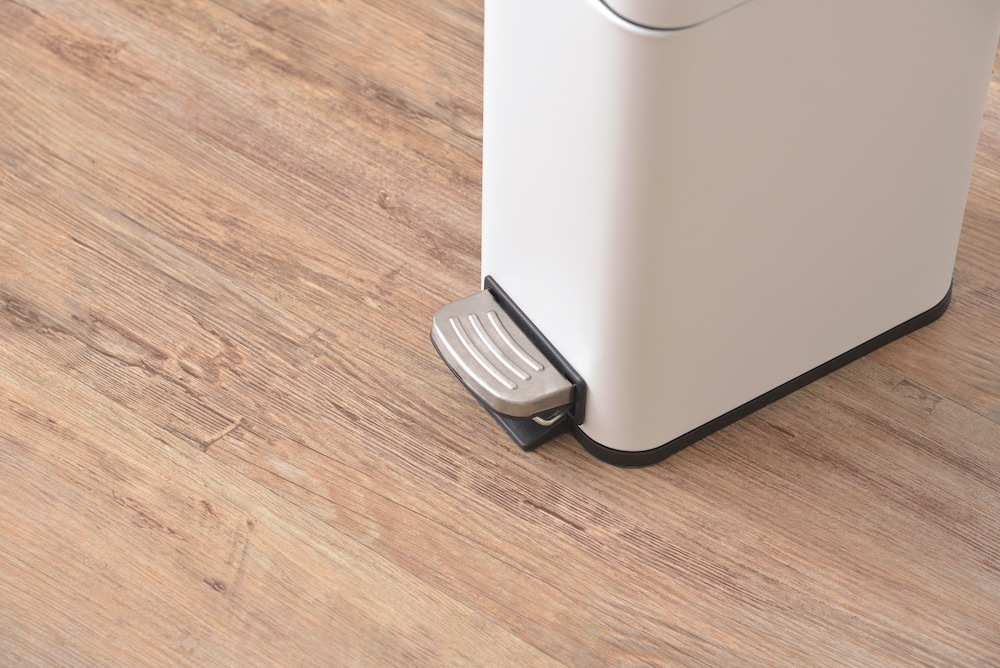 「トラッシュカン」マット仕上げの塗装が上品なシンプルなぺダル式ゴミ箱・ダストボックス