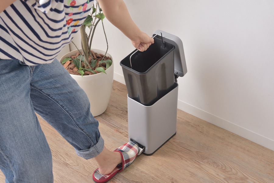 「トラッシュカン」マット仕上げの塗装が上品なシンプルなぺダル式ゴミ箱・ダストボックス