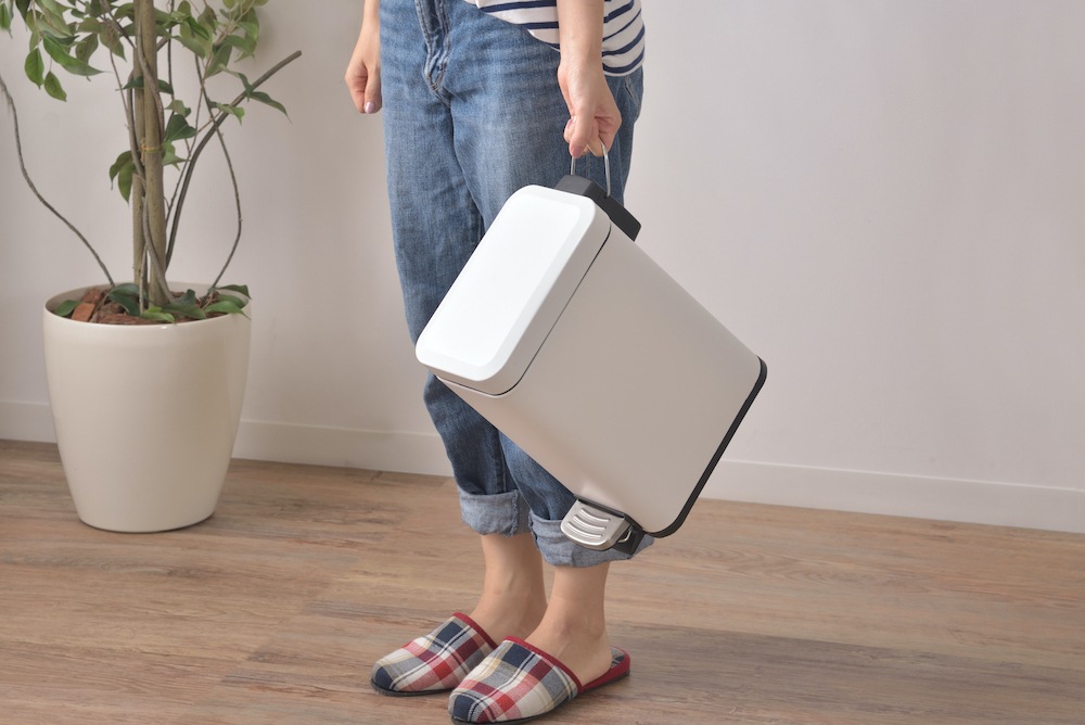 「トラッシュカン」マット仕上げの塗装が上品なシンプルなぺダル式ゴミ箱・ダストボックス
